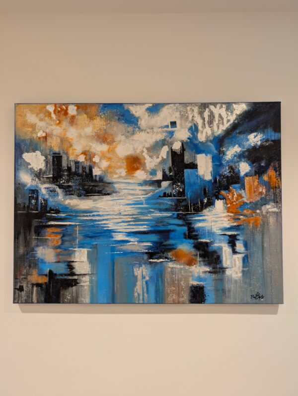 Abstraktes Acrylbild „Hoffnung im Licht“ – urbane Landschaft mit Blautönen, Kupferakzenten & Blattsilber, reflektierend & lichtdurchflutet